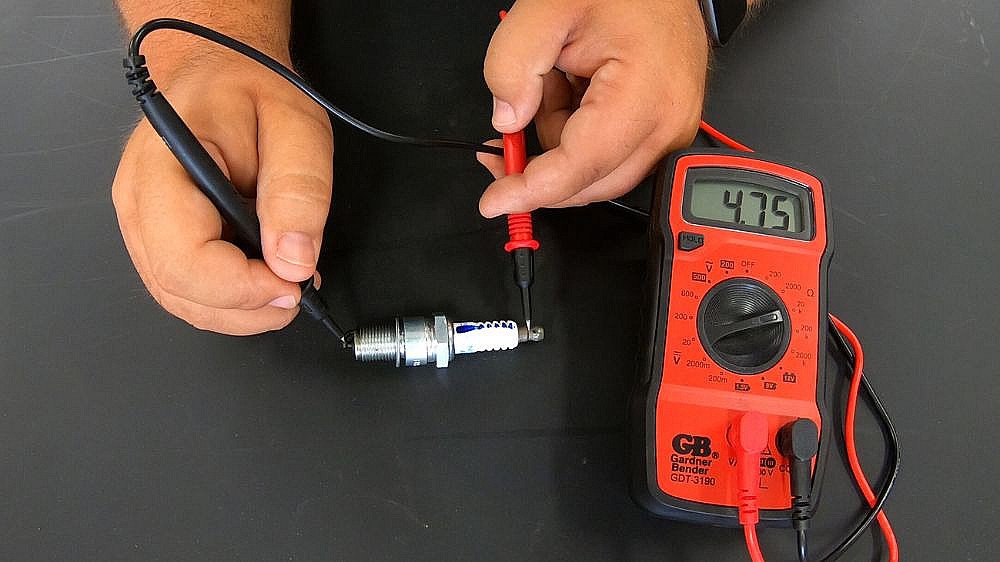 How to Check a Spark Plug With a Multimeter